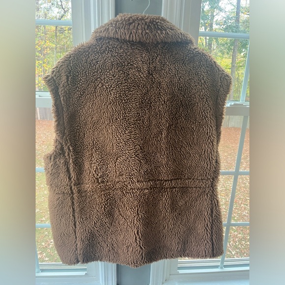 Express Teddy Cinched Back Vest - Picture 11 of 12